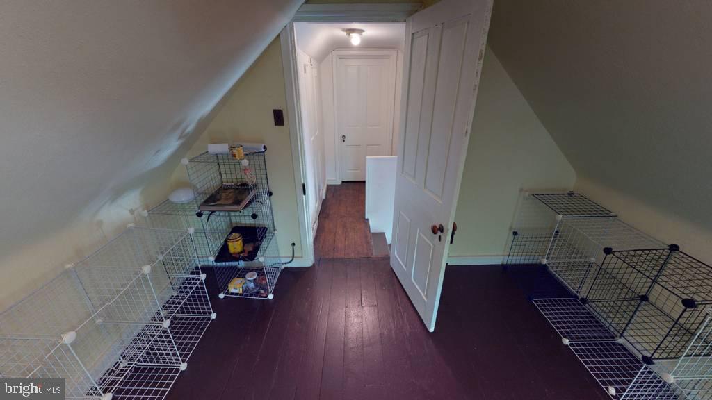 732 Spring Lane Philadelphia, PA 19128 - Photo 29 of 37 3rd floor bedroom
