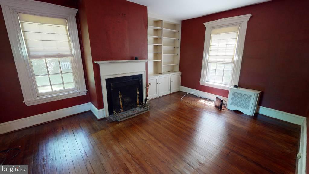 732 Spring Lane Philadelphia, PA 19128 - Photo 4 of 37 Living room
