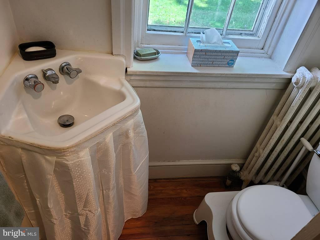 732 Spring Lane Philadelphia, PA 19128 - Photo 34 of 37 Powder room