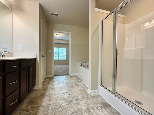 a view of a hallway with windows and entryway