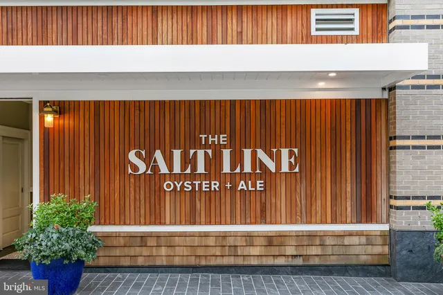 a view of door with entryway