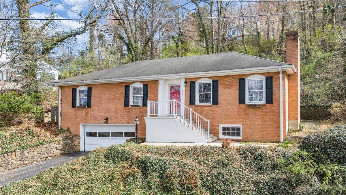 3044 Burnleigh Road Southwest Roanoke, VA 24014 - Photo 4 of 54 56-DJI_20260325150242_0036_D-R5