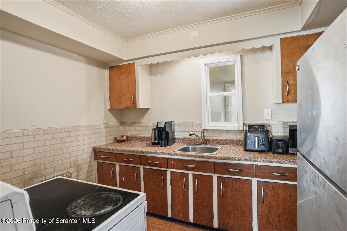 504 Electric Street Scranton, PA 18509 - Photo 11 of 53 Kitchen
