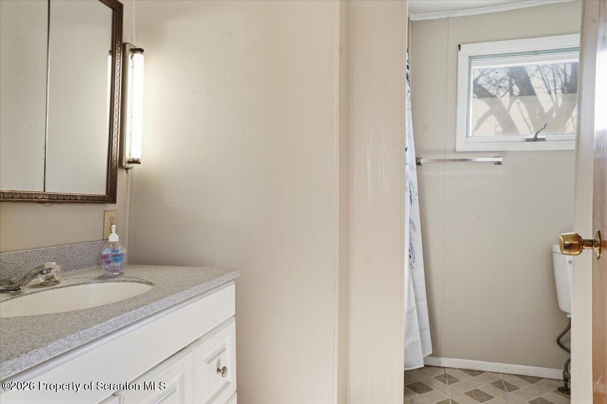 504 Electric Street Scranton, PA 18509 - Photo 33 of 53 Primary Bathroom