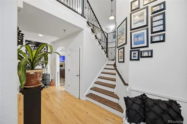 a view of entryway with workspace