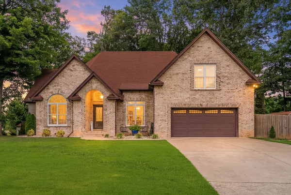$459,900 | 848 Sycamore Drive, Springfield, TN 37172