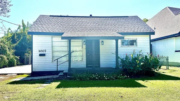 $195,000 | 1007 San Jacinto Street, Highlands, TX 77562