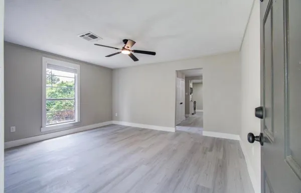 $195,000 | 1007 San Jacinto Street, Highlands, TX 77562