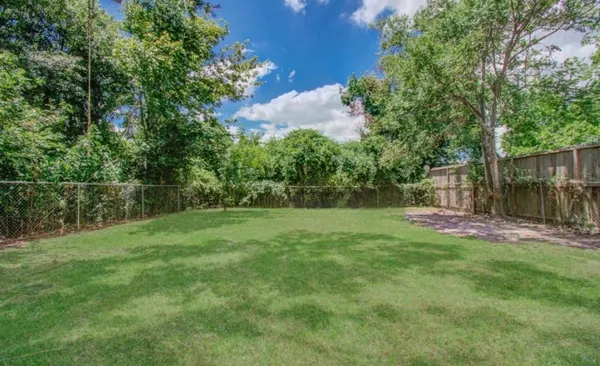 $195,000 | 1007 San Jacinto Street, Highlands, TX 77562