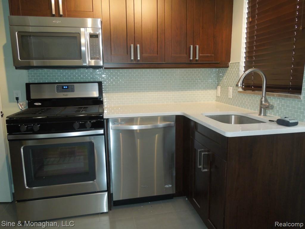 931 North Adams Road, Unit 8 Birmingham, MI 48009 - Photo 8 of 24