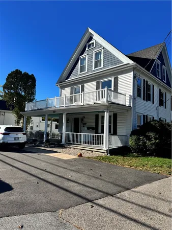 $1,700 | 51 Beach Street, Unit 3, Westerly, RI 02891