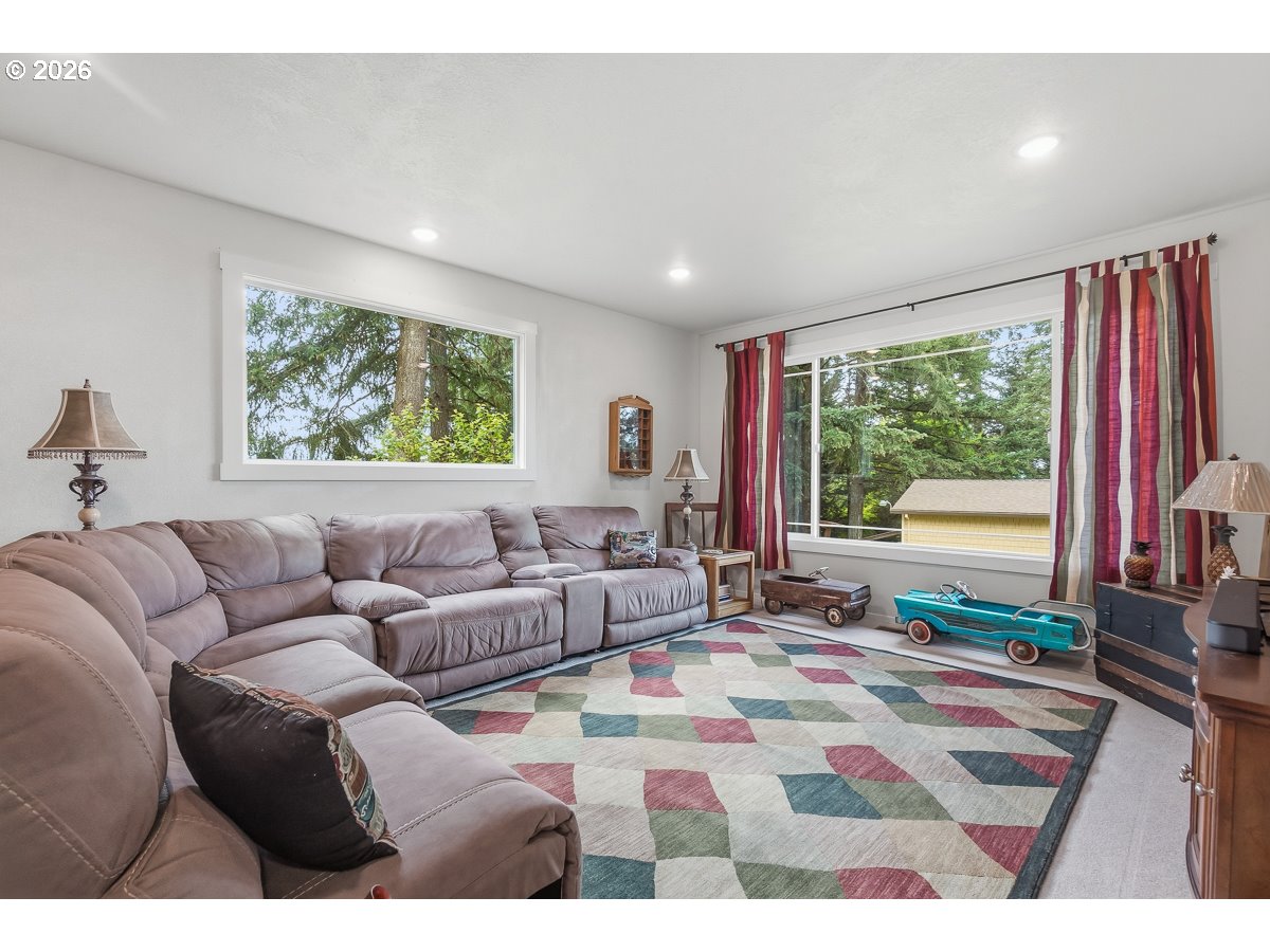 9890 Southwest Grabhorn Road Beaverton, OR 97007 - Photo 13 of 47