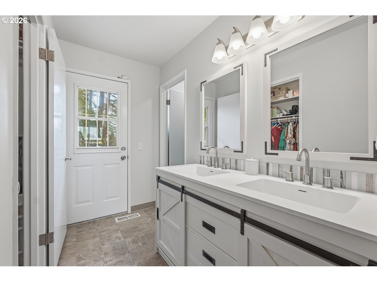 9890 Southwest Grabhorn Road Beaverton, OR 97007 - Photo 22 of 47