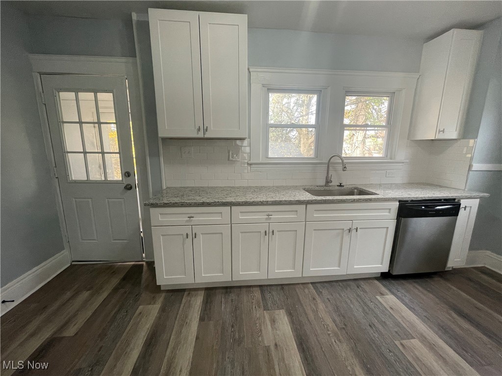 3235 Oak Road Cleveland, OH 44118 - Photo 10 of 47 Full renovated ktichen with white shaker cabinetry