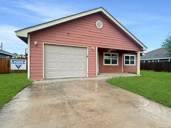 $152,000 | 505 Indian Crossing, Jourdanton, TX 78026