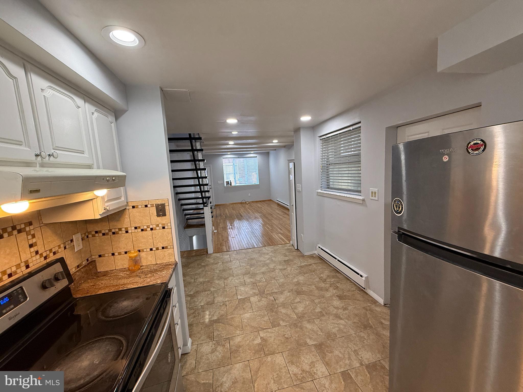 2425 South Warnock Street Philadelphia, PA 19148 - Photo 4 of 19