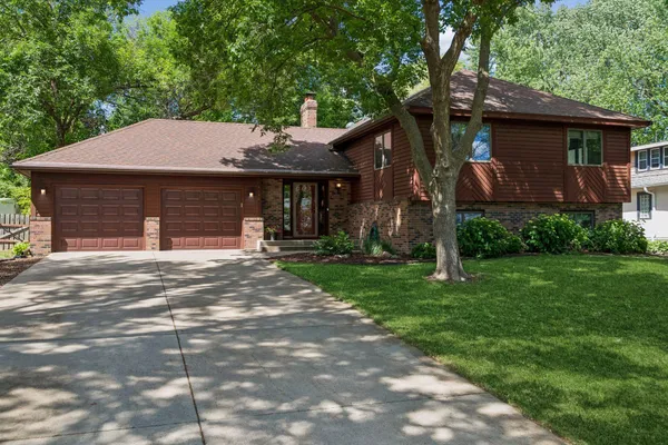$422,800 | 8648 Park Avenue, St. Bonifacius, MN 55375
