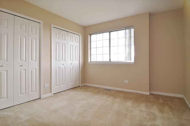 1348 South Lorraine Road, Unit F Wheaton, IL 60189 - Photo 8 of 10 an empty room with windows