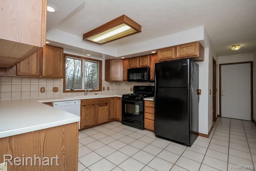 5338 Textile Road Ypsilanti, MI 48197 - Photo 12 of 56 012-Kitchen-1516051-mls.jpg