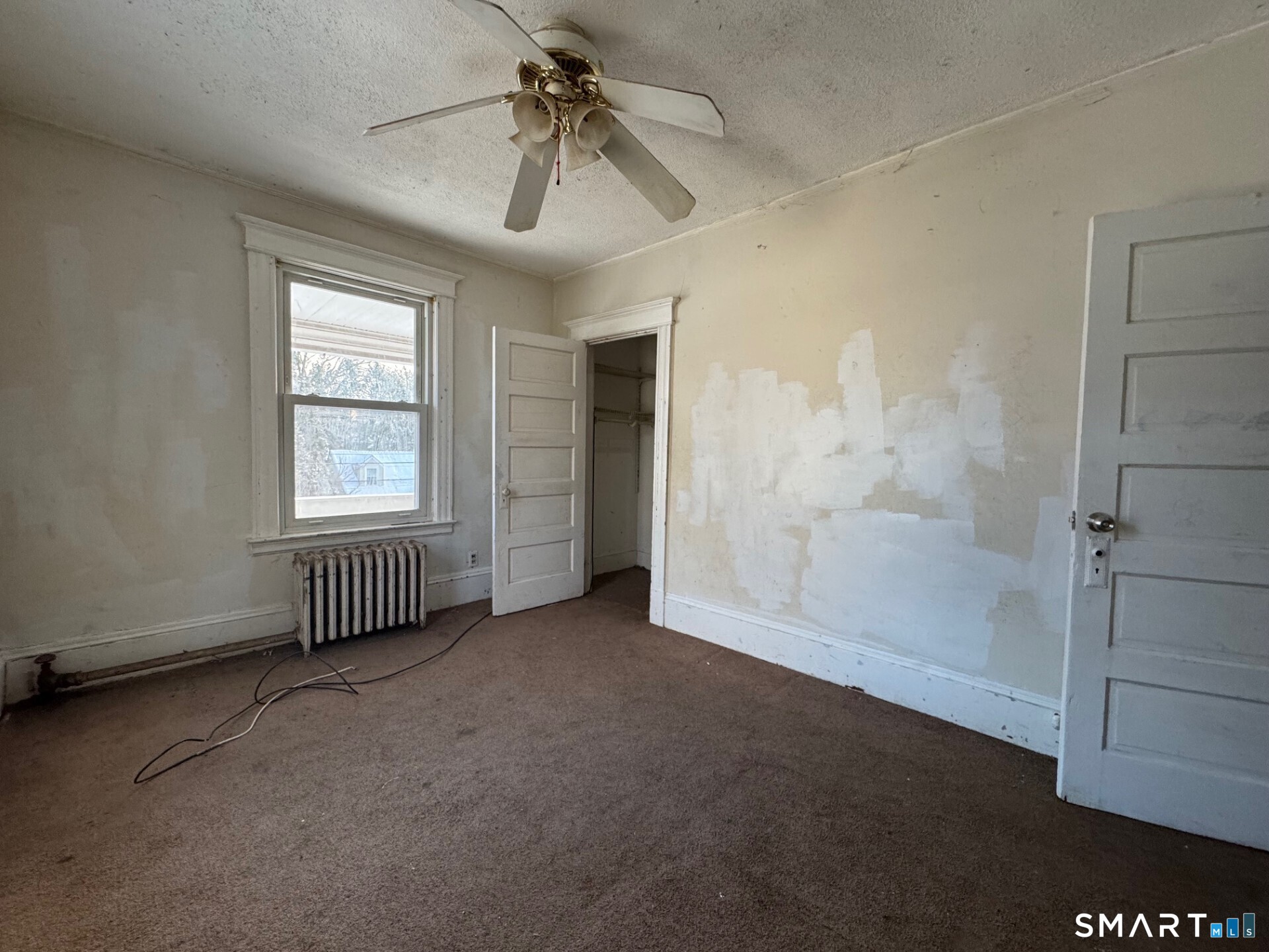 231 School Street Manchester, CT 06040 - Photo 18 of 37 an empty room with windows and closet