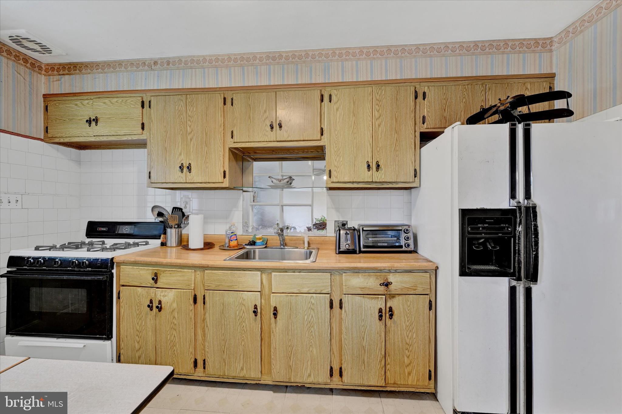 4155 Crest Heights Road Baltimore, MD 21215 - Photo 9 of 28
