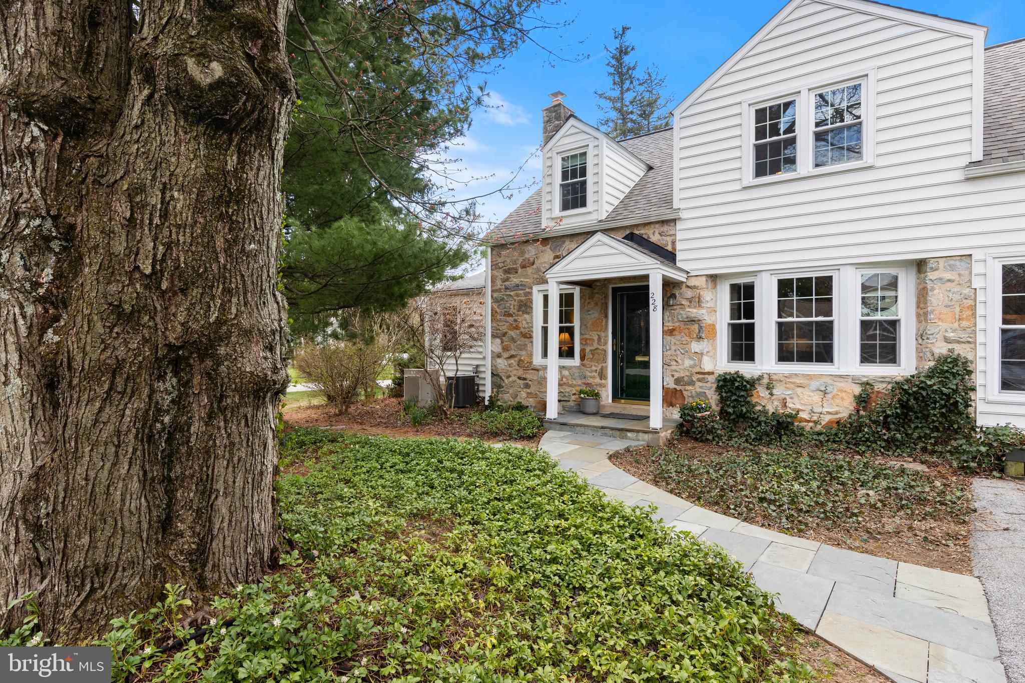 228 Dorset Road Devon, PA 19333 - Photo 2 of 39