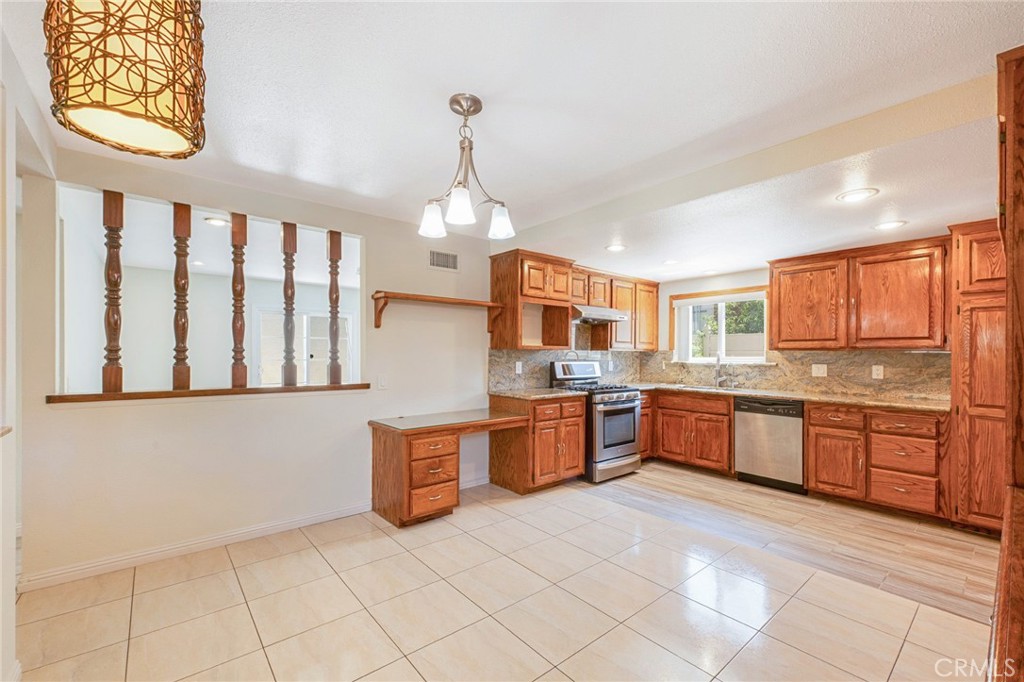 129 East Rancho Road Corona, CA 92879 - Photo 10 of 42