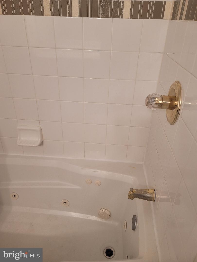 8007 Mandan Road, Unit T 2 Greenbelt, MD 20770 - Photo 6 of 13 Jacuzzi Tub.