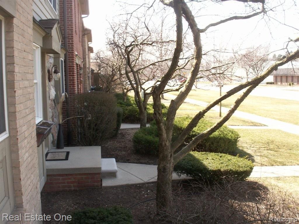 4418 South Rochester Road, Unit 8 Royal Oak, MI 48073 - Photo 2 of 13 027.JPG