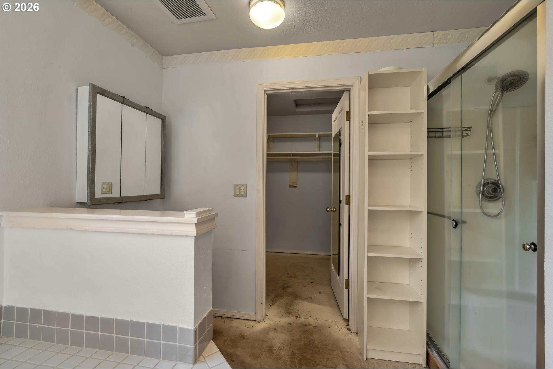 706 Southwest Colony Drive Portland, OR 97219 - Photo 31 of 48 Gallery Image 31