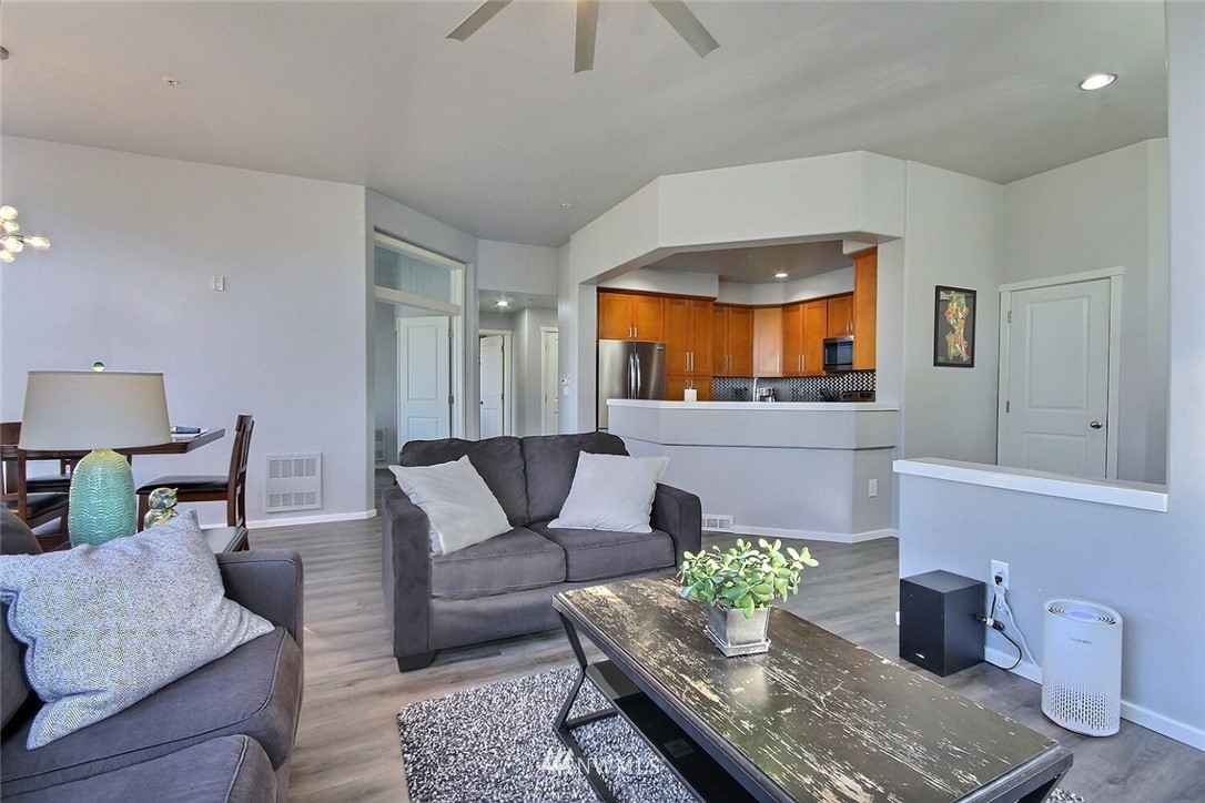 4316 Northeast 5th Court, Unit 102 Renton, WA 98059 - Photo 10 of 30