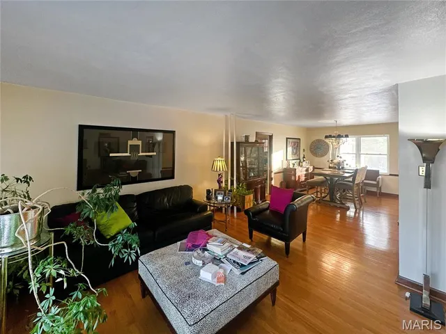 $330,000 | 7522 Amherst Avenue, University City, MO 63130