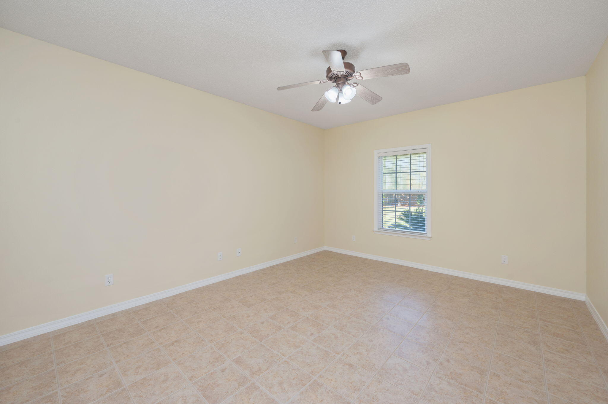 5552 Frontier Drive Crestview, FL 32536 - Photo 32 of 50 an empty room with windows and fan