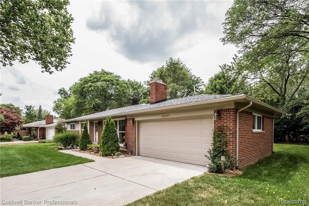 28309 Ridgebrook Road Farmington, MI 48334 - Photo 41 of 44 041-Front_View-3029390-large.jpg