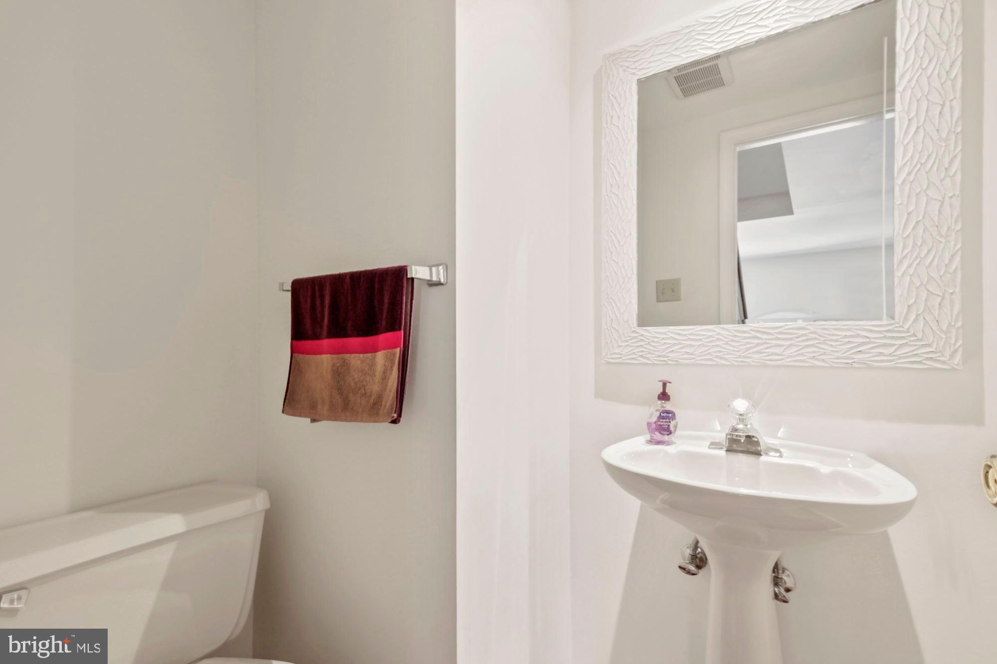 4655 Columbia Road Ellicott City, MD 21042 - Photo 22 of 40 Main level powder room