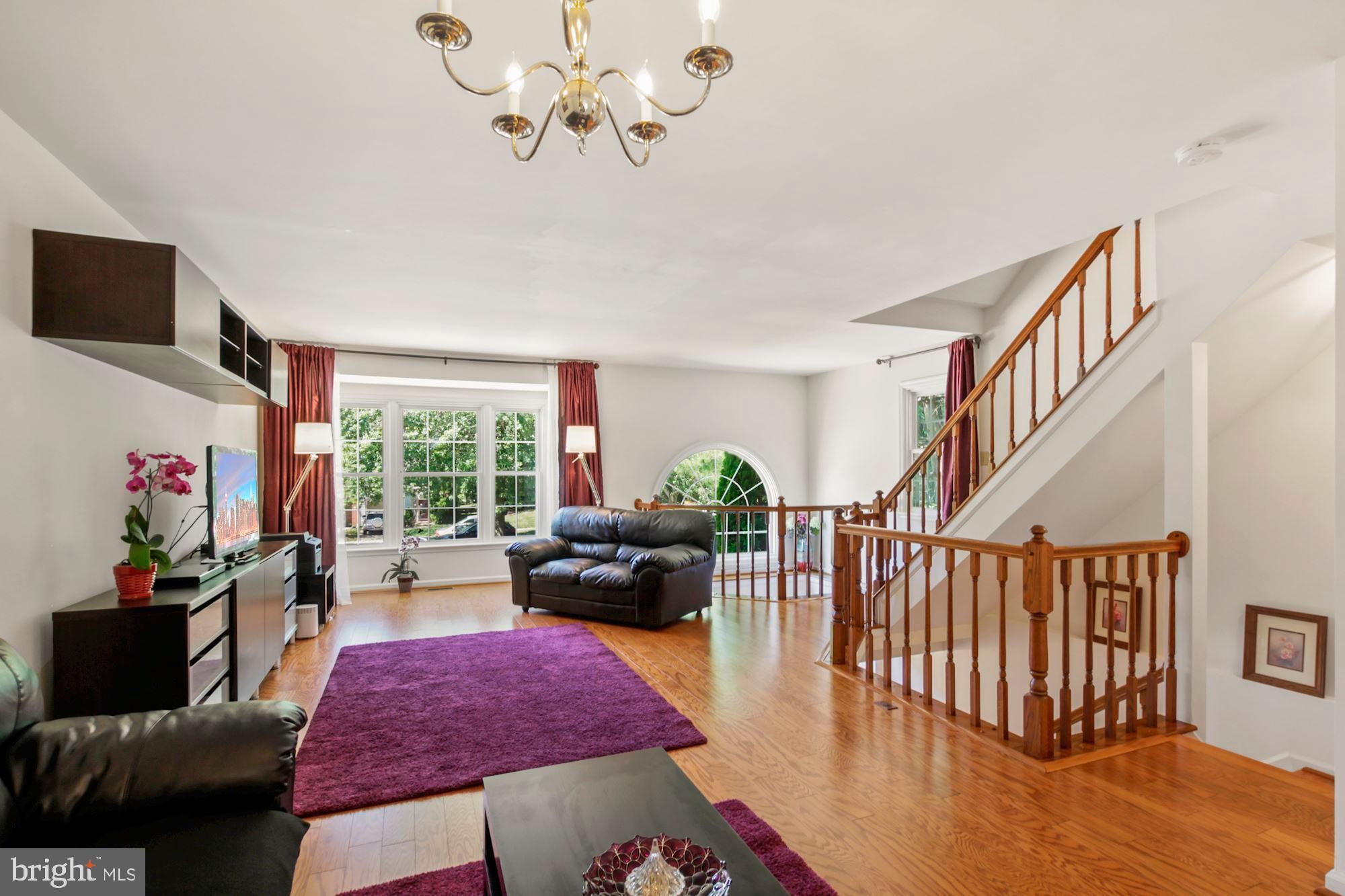 4655 Columbia Road Ellicott City, MD 21042 - Photo 10 of 40 Main level living area