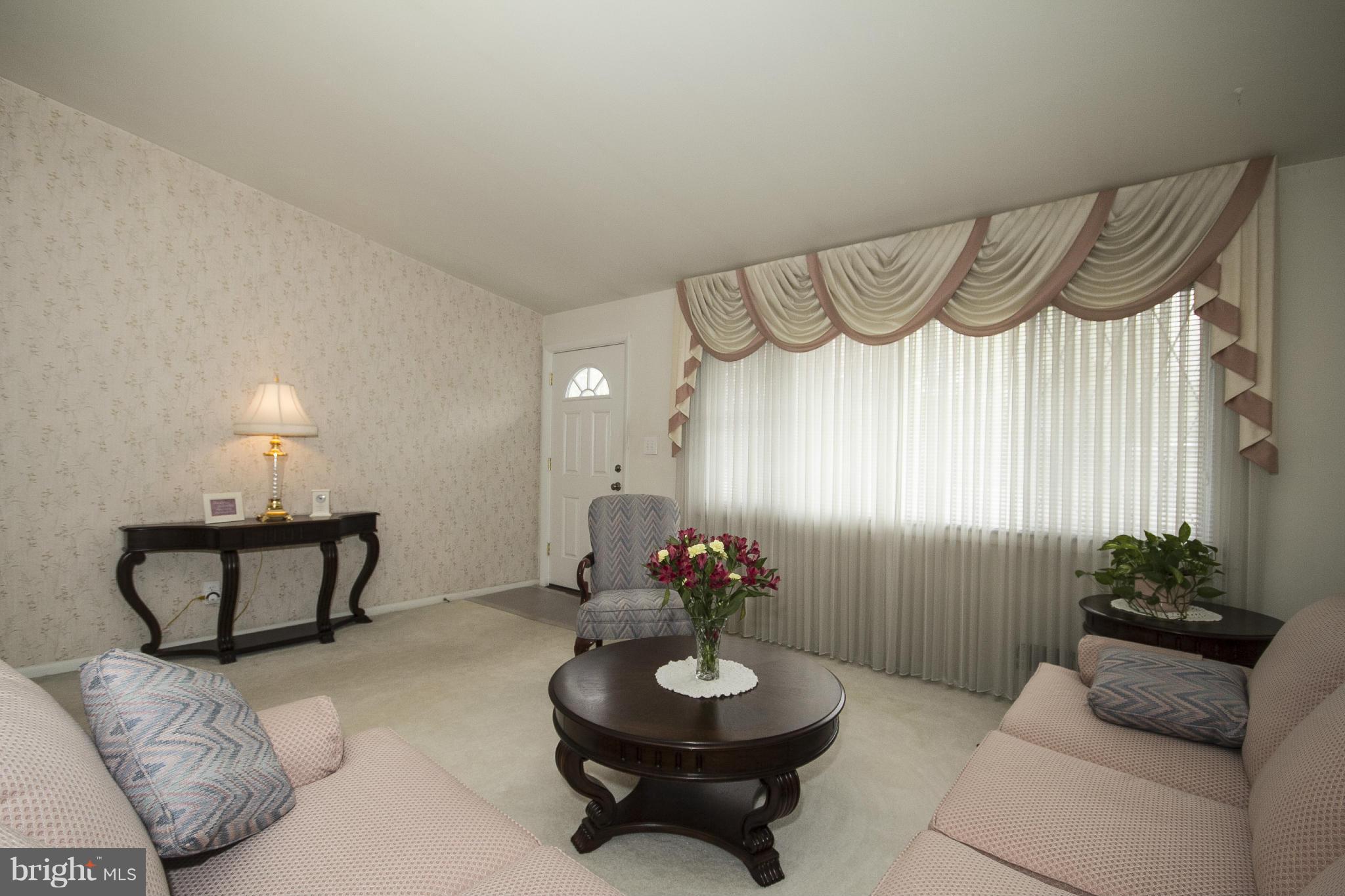 3722 Parkfield Road Windsor Mill, MD 21244 - Photo 4 of 25 Living Room