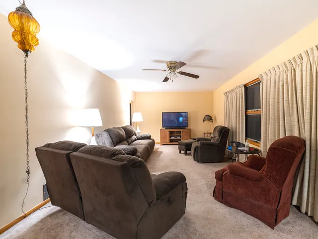 $274,900 | 20 Park Drive South, Yorkville, IL 60560