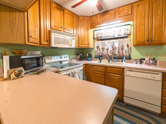 $274,900 | 20 Park Drive South, Yorkville, IL 60560