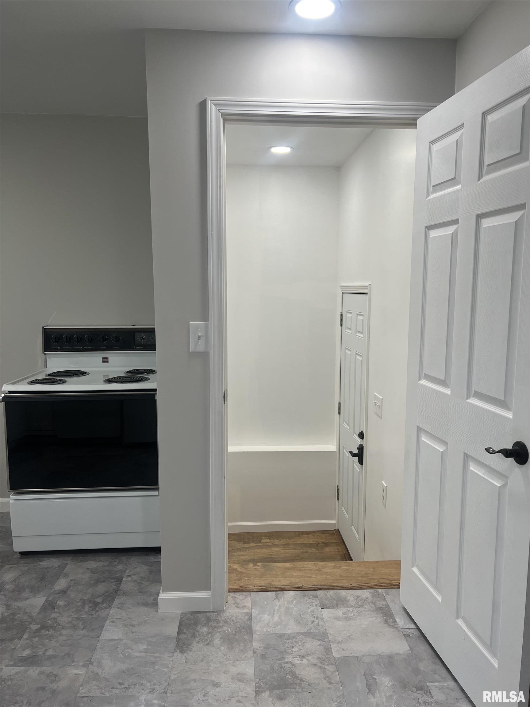 2247 Hembrough Road Jacksonville, IL 62650 - Photo 19 of 25