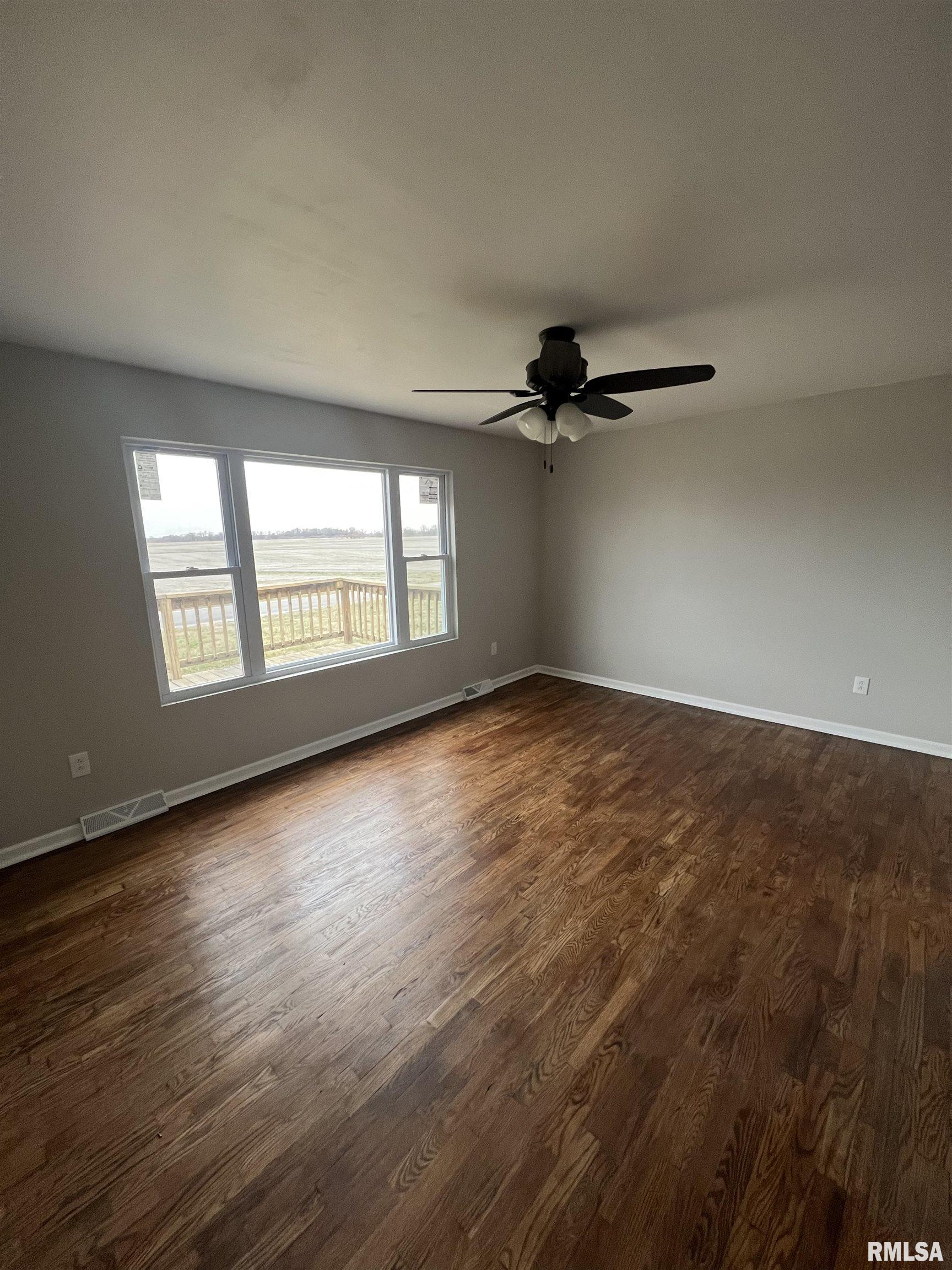 2247 Hembrough Road Jacksonville, IL 62650 - Photo 8 of 25