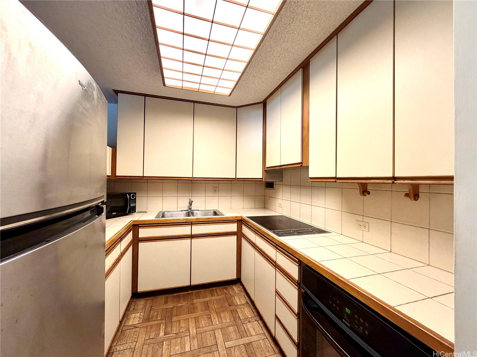 425 Ena Road, Unit 206C Honolulu, HI 96815 - Photo 5 of 17