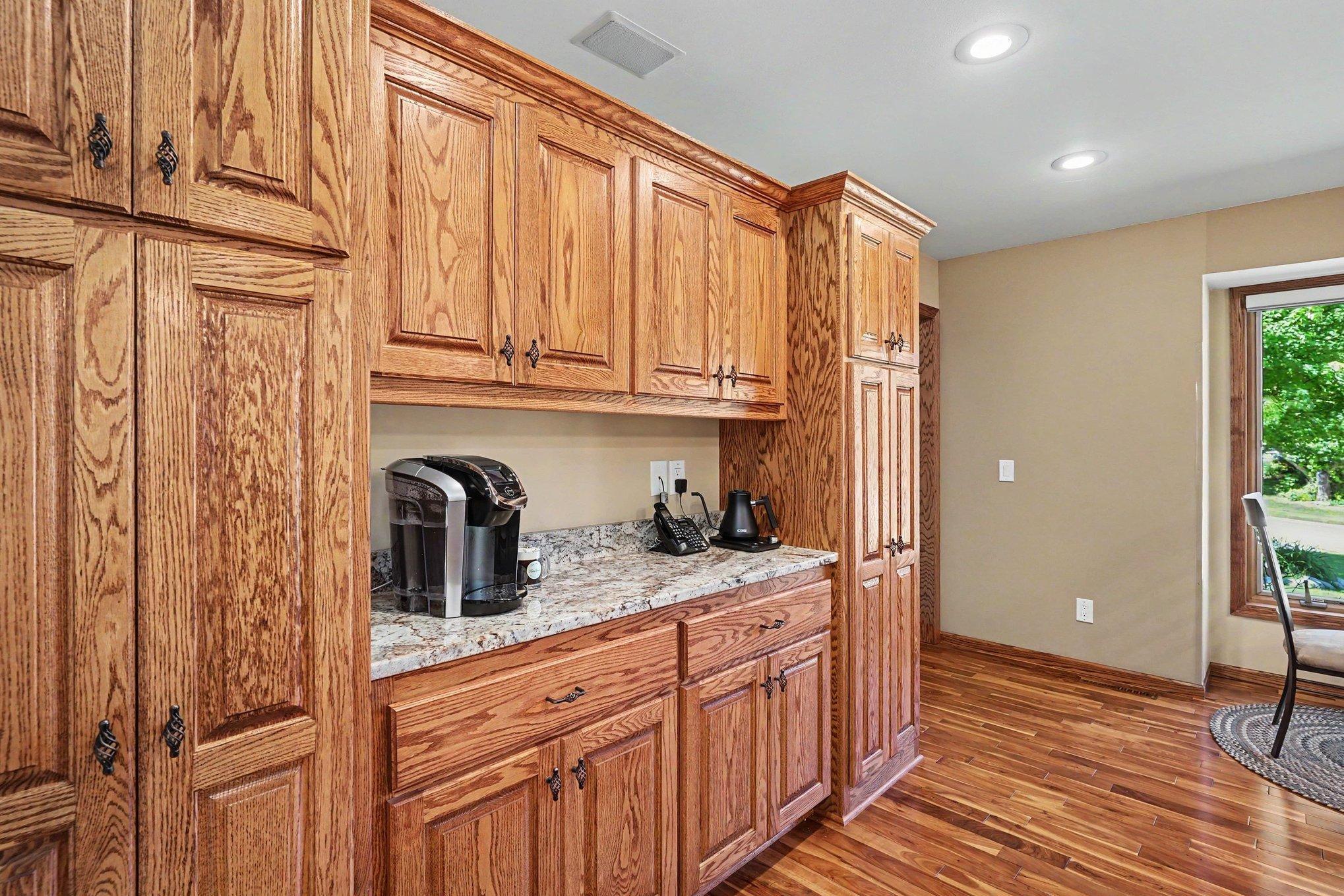 7016 Beacon Circle Eden Prairie, MN 55346 - Photo 8 of 34