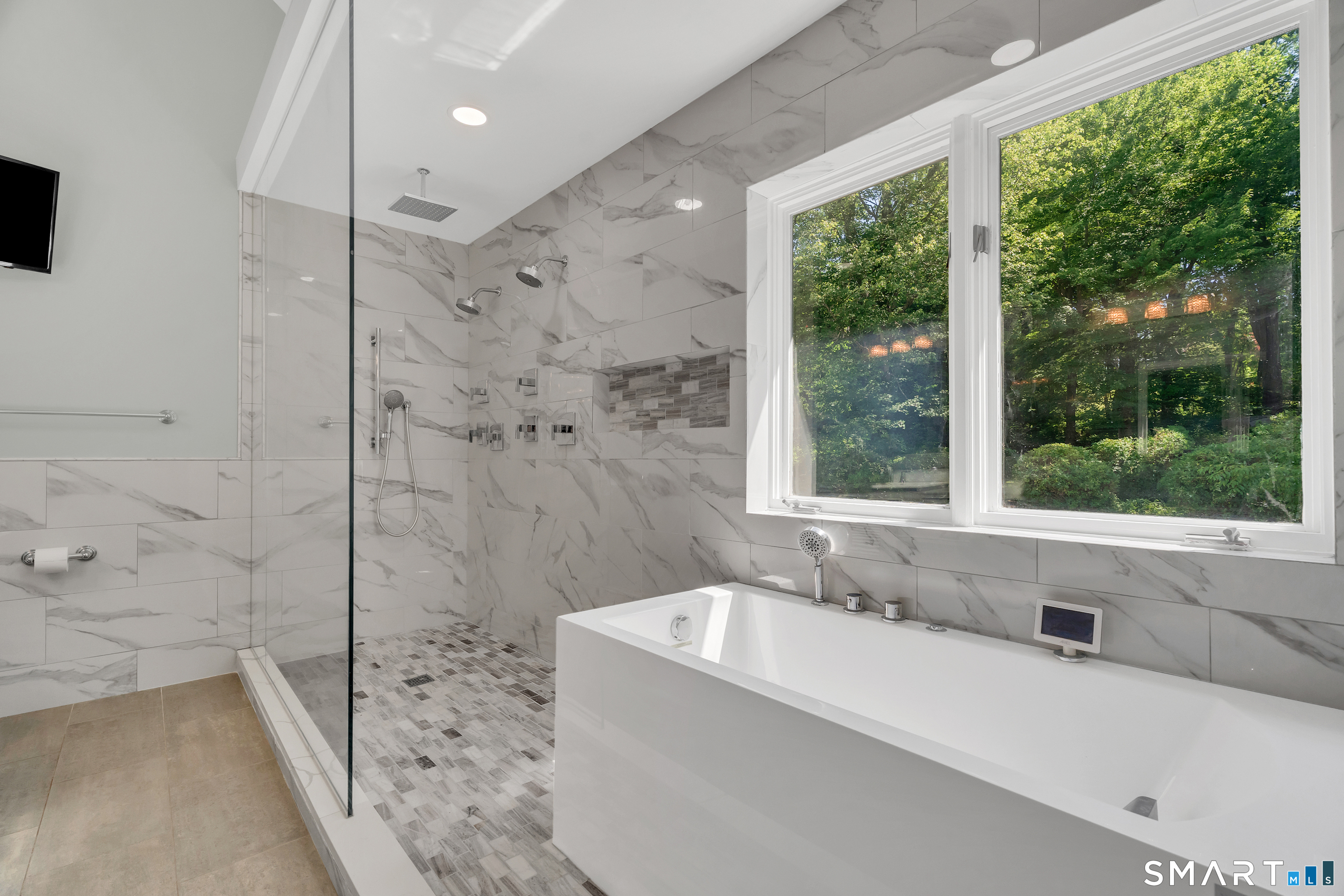 141 Putting Green Road Trumbull, CT 06611 - Photo 18 of 40