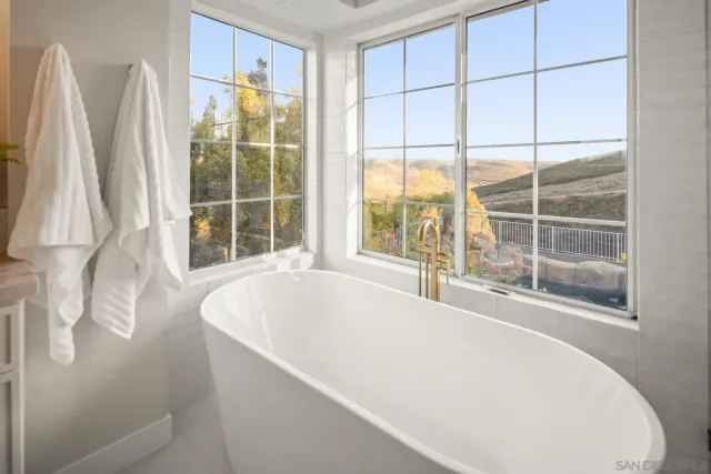 $2,200,000 | 9975 Rue Chantemar, San Diego, CA 92131