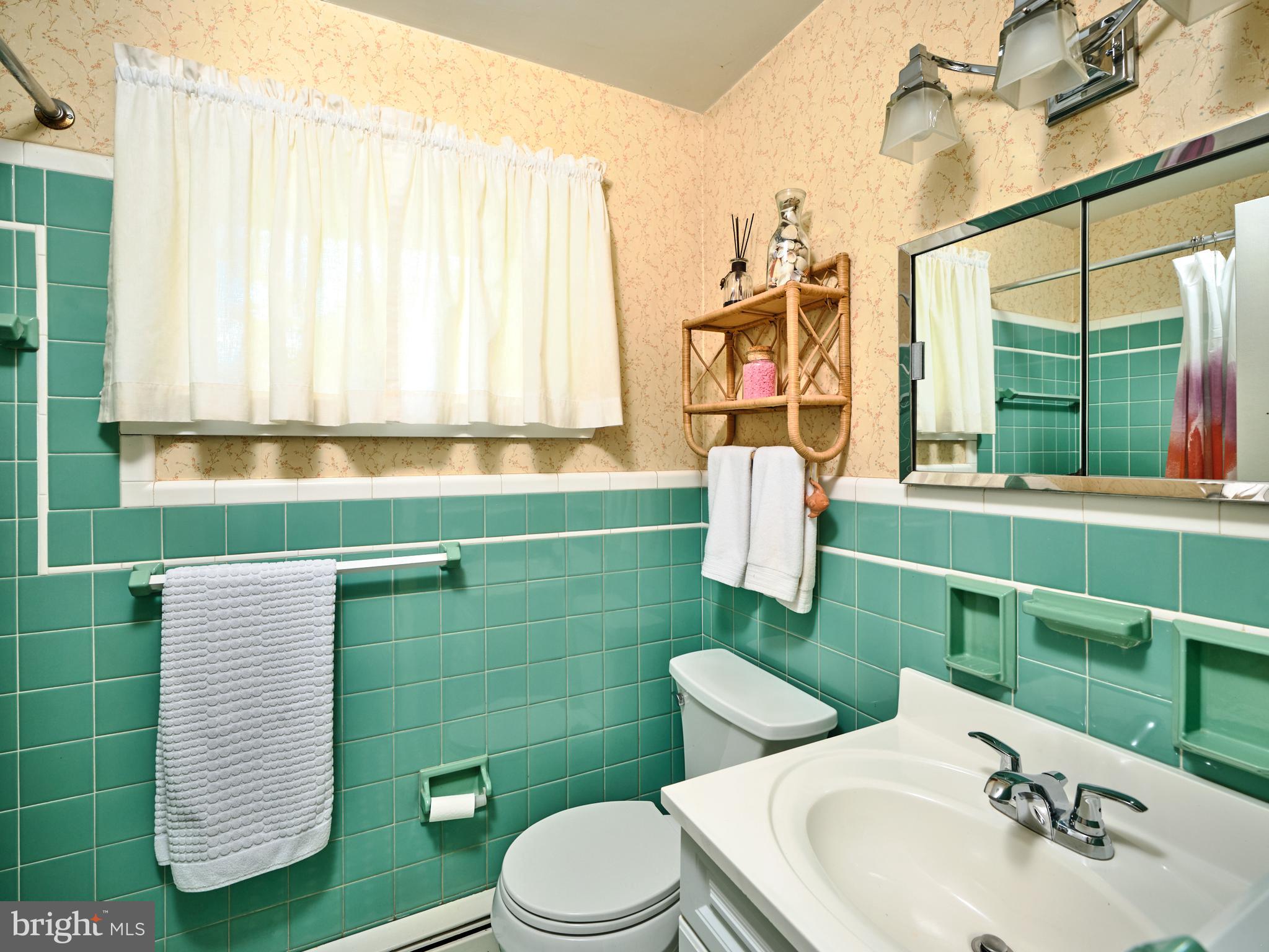 333 Spring House Road Newtown, PA 18940 - Photo 10 of 42 Vintage Hall Bath