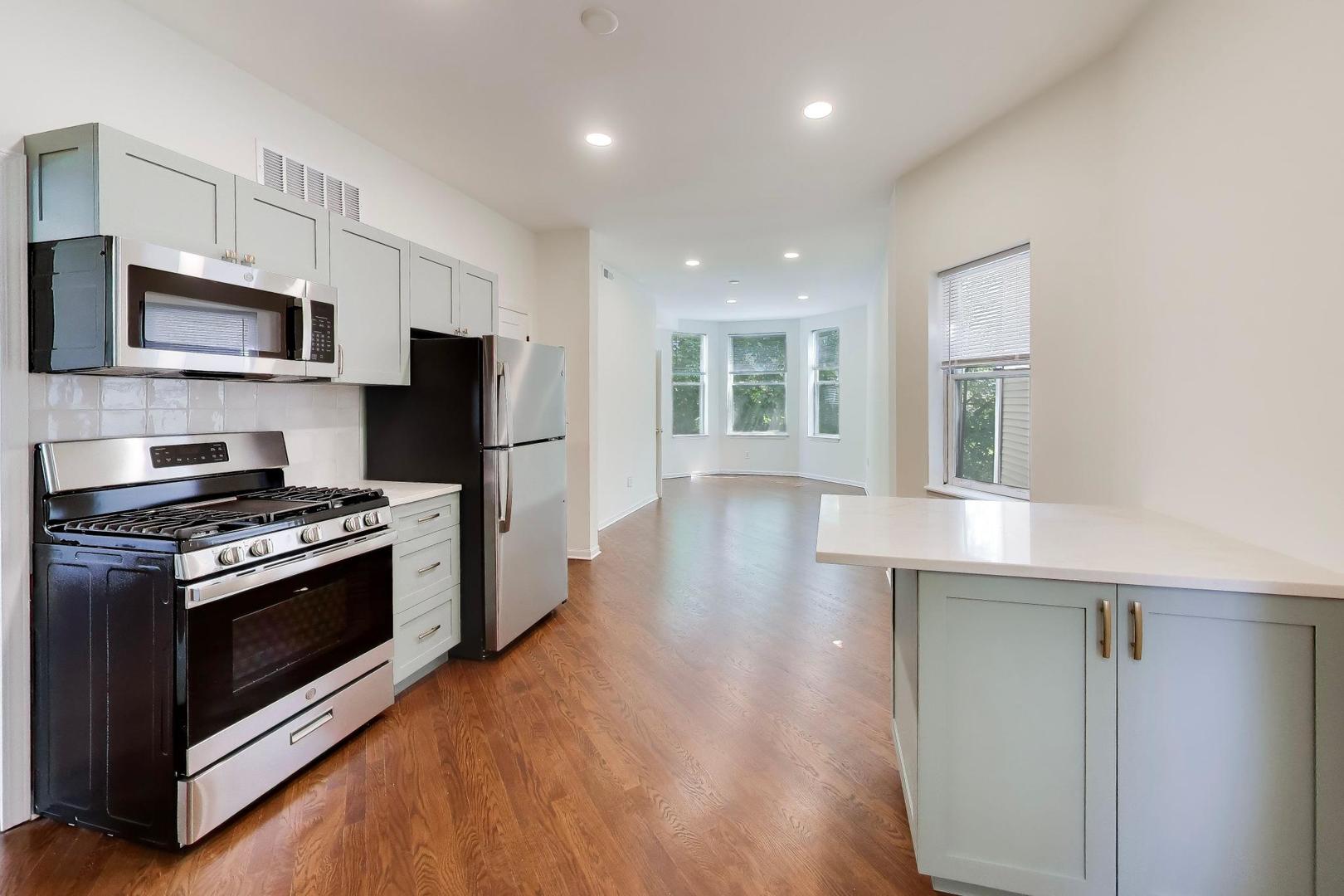 3308 North Racine Avenue, Unit 2 Chicago, IL 60657 - Photo 6 of 14