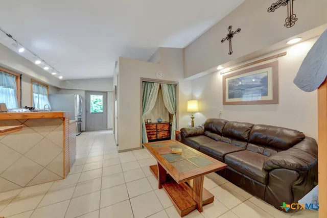 $1,194,999 | 1321 East Zipp Road, New Braunfels, TX 78130