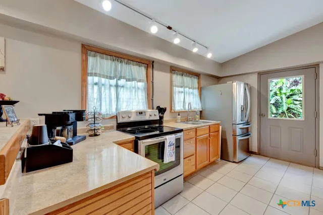 $1,194,999 | 1321 East Zipp Road, New Braunfels, TX 78130