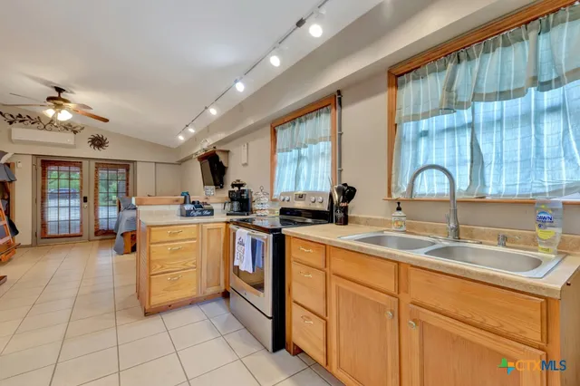 $1,194,999 | 1321 East Zipp Road, New Braunfels, TX 78130